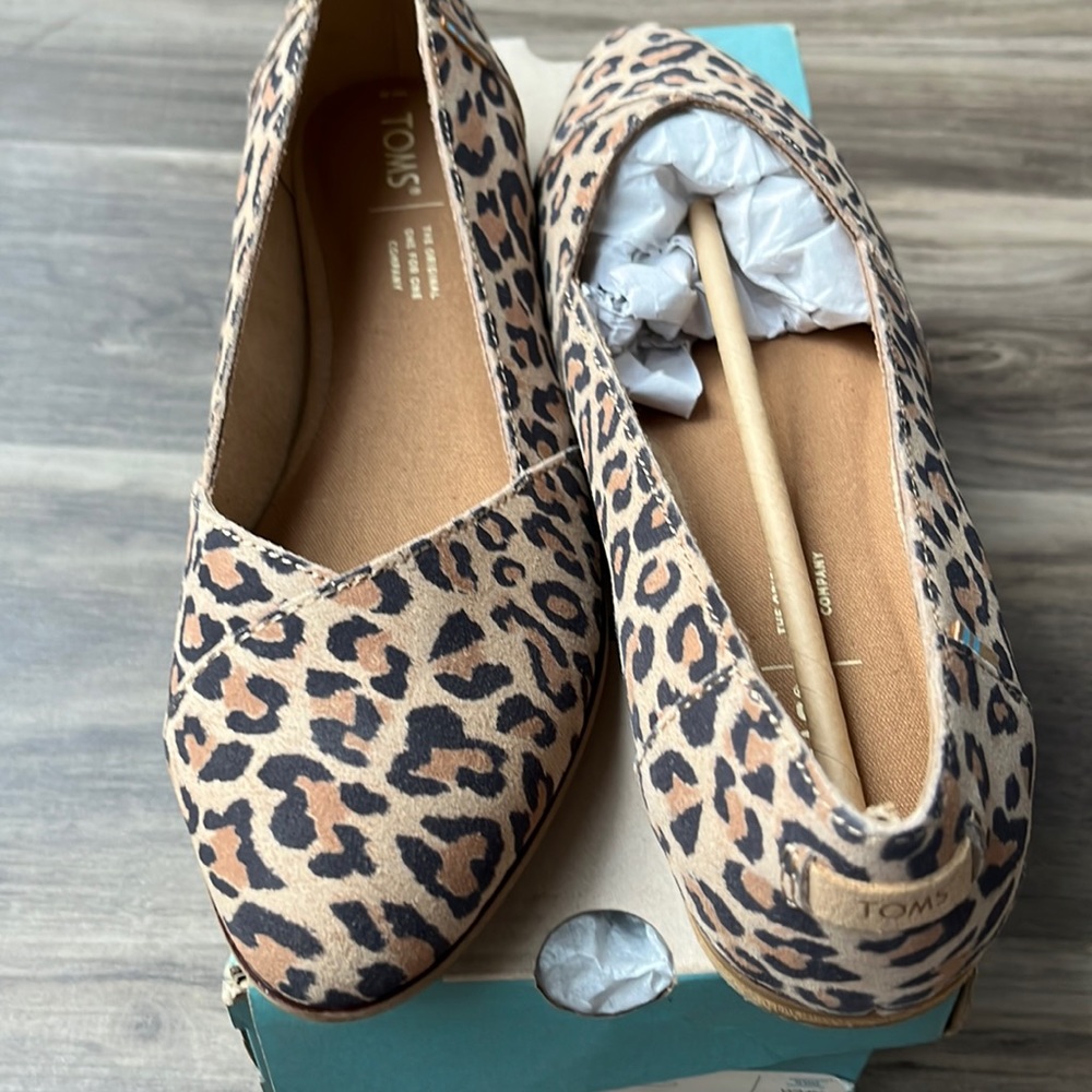 Toms "Julie" Desert Tan Leopard Print Suede